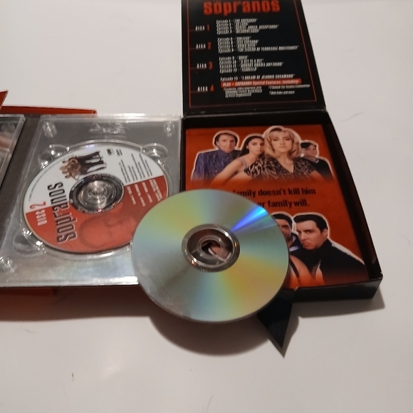 Sopranos Seasons 1,2,3 - Picture 12 of 14